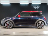 気密性の高いMINIは外観のかわいらしさとは裏腹に、外の雑音を遮り、高級感のある快適なドライブをお楽しみいただけます。