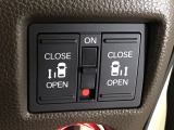 【両側パワースライドドア】両側がパワースライドドアになっており、運転席のスイッチやスマートキーでも開閉が可能です!開口部も広いので乗り降りも楽々♪