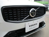 フロントカメラはデザインも重視しVOLVOのロゴマークに内蔵されています