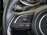 ハンドルにはオーディオ操作用スイッチがありますので、ハンドルから手を放さずにオーディオの操作ができるようになっています。