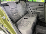 後部座席も気になるようなキズ・汚れやへたり等、大きなダメージはなく、良好な状態です。