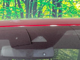 【スマートブレーキサポート】走行中に前方の車両等を認識し、衝突しそうな時は警報とブレーキで衝突回避と被害軽減をアシスト。より安全にドライブをお楽しみいただけます。