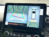 【パノラミックビューモニター】専用のカメラにより、上から見下ろしたような視点で360度クルマの周囲を確認することができます☆死角部分も確認しやすく、狭い場所での切り返しや駐車もスムーズに行えます。