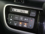 【オートエアコン】車内温度を感知して自動で温度調整をしてくれるのでいつでも快適な車内空間を創り上げます!どの席に座っても快適なドライブが楽しめます♪