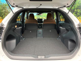 後席を格納すると、これだけの広さが!シーンに合わせたシートアレンジで、大きな荷物も積むことが出来ます♪