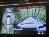 【パノラミックビューモニター】専用のカメラにより、上から見下ろしたような視点で360度クルマの周囲を確認することができます☆死角部分も確認しやすく、狭い場所での切り返しや駐車もスムーズに行えます。