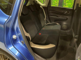 後部座席も気になるようなキズ・汚れやへたり等、大きなダメージはなく、良好な状態です。