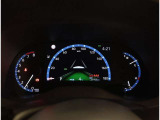 とっても見やすいメーターです。夜間時はラグジュアリーな気分にさせてくれる照明が魅力ですので、夜のドライブも楽しみになりますよ♪