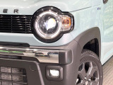 【LEDヘッドライト】悪天候や夜間走行時も良好な視界を確保し安心して運転できる高輝度LEDヘッドライトを装備!点灯速度が早く、消費電力も抑えられています。