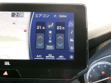 左右独立温度コントロールフルオートエアコンです。運転席、助手席それぞれで独立して温度設定ができます。冷え性の方が乗っても安心ですね♪