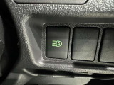 オートマチックハイビームとは、先行車や対向車のライトを認識し、ハイビームとロービームを自動で切り替える機能です。夜道の視界を確保します。詳細は販売店スタッフまでおたずねください。