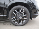 タイヤサイズは【225/50R18】です。