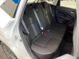 後部座席も気になるようなキズ・汚れやへたり等、大きなダメージはなく、良好な状態です。