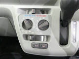 マニュアルエアコン装着です。夏は、快適に、冬でも車内の曇りを取ってくれるので安全です。