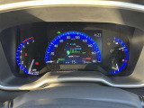 とっても見やすいメーターです。夜間時はラグジュアリーな気分にさせてくれる照明が魅力ですので、夜のドライブも楽しみになりますよ♪