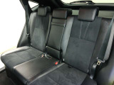 助手席側からの後席ビューです。