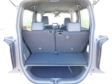4名乗車時の荷室です