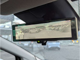 スマートルームミラーは室内の荷物などで後方の視界が遮られても、カメラの映像を直接ルームミラーに表示することができ、視界を確保できます。