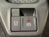 指先だけで簡単に操作が可能な電動パーキングブレーキを採用。「HOLD」スイッチを押すと、渋滞や信号待ちなどでブレーキペダルから足を離しても、ブレーキを保持するので安心です