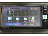 AVソースはiPod USB SD CDDVD テレビ AMFMラジオ ブルートゥースです。