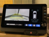 リバースギアに入れるだけで後方の表示へ切り替わります。夜間や雨の日の駐車も楽になりますよ。