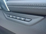 運転席に3パターンのメモリーが登録可能 運転中やドライブの間の一休みなどお好みのポジションを登録可能です。