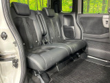 後部座席も気になるようなキズ・汚れやへたり等、大きなダメージはなく、良好な状態です。