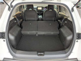 リアシートを倒せばラゲッジも広がります。