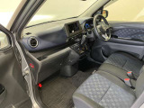 助手席も極端な使用感などなく綺麗な状態です!匂いなど気になる方は是非ご来店ください!!