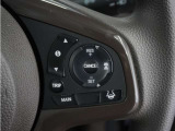 【アダプティブクルーズコントロール】予め設定した車速内でクルマが自動的に加減速。前走車との適切な車間距離を維持しながら追従走行します。【LKAS】車線維持支援システムでステアリング操作を支援。