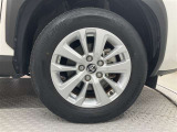 外観にマッチした純正アルミホイール装着しています。各種社外アルミホイールやスタッドレスタイヤも取扱いしております。是非ご相談ください♪