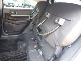 ◆チップアップ&ダイブダウン機構付【ULTR SEAT】は後席座面を左右分割で跳ね上げることができます。トランクで積載できない背の高い荷物をラクラク収納できます。ホンダ車ならではの人気装備です。