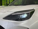 【LEDヘッドライト】悪天候や夜間走行時も良好な視界を確保し安心して運転できる高輝度LEDヘッドライトを装備!点灯速度が早く、消費電力も抑えられています。