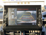 パノラミックビューモニター付きです。車両を上から見たような映像をディスプレイオーディオ画面に表示。運転席からの目視だけでは見にくい、車両周辺の状況をリアルタイムでしっかり確認できます。