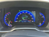 とっても見やすいメーターです。夜間時はラグジュアリーな気分にさせてくれる照明が魅力ですので、夜のドライブも楽しみになりますよ♪