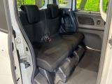 後部座席も気になるようなキズ・汚れやへたり等、大きなダメージはなく、良好な状態です。