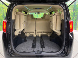 普段のお買い物や通勤、送迎等に十分な荷室スペースを確保しております。3列目を倒すと、大きな荷物の積載も可能です♪