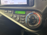 【オートエアコン】一度お好みの温度に設定すれば、車内の温度を検知し風量や温度を自動で調整。暑い&hellip;寒い&hellip;と何度もスイッチ操作をする必要はありません。快適な車内空間には必須の機能ですね♪