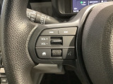 ステアリングにオーディオ操作スイッチが付いています。オーディオ画面に直接タッチしなくても操作が出来ますので、運転に集中できます。