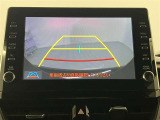 バックガイドモニターで、後方を確認しながら安心して駐車することができます。運転初心者も熟練者も必須の機能ですよ!