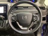 ハンドルにHondaセンシング系のクルーズコントロールやレーンキープアシストなどのスイッチと、オーディオの操作スイッチが装備されています。ハンドルから手を離さず安全に操作できます。
