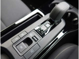 こちらのシフトは、車両にマッチしたデザインになっています!握りやすく、操作し易い配置になっていますので、いつも触れるシフトだからこそ、大切ですね!