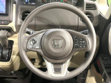 インテリアに合わせたデザインのステアリングは、運転される方のことも考え、運転しやすい形状、大きさです。是非一度、実際に触ってお確かめください。