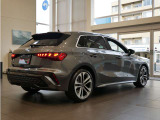 Audiの美学を追究したそのシルエットは、ダイナミクスとエレガントを融合。ボディの随所に施されたエア口ダイナミクス設計により走行性能、燃費、静粛性をも向上させています。