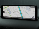 マツダコネクトの10.25インチワイドセンターディスプレイです。『Android Auto』『Apple CarPlay』や独自のコネクテッドサービスに対応したインターフェイスシステムです。
