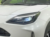 【LEDヘッドライト】悪天候や夜間走行時も良好な視界を確保し安心して運転できる高輝度LEDヘッドライトを装備!点灯速度が早く、消費電力も抑えられています。