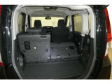 バックドアを上げた状態です。シートのアレンジ次第で荷室のスペースが変わります!用途に合わせて快適な室内を?
