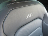 R-Line専用本革シートです