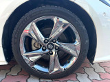 【純正18インチアルミホイール】外観にマッチした純正アルミホイールを装着しております。各種社外アルミホイールや、スタッドレスタイヤも取扱いしております。是非ご相談ください♪