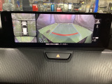 狭い場所での駐車やすれ違いなどでより的確な運転操作に役立つ360&deg;ビューモニターが装備されています。